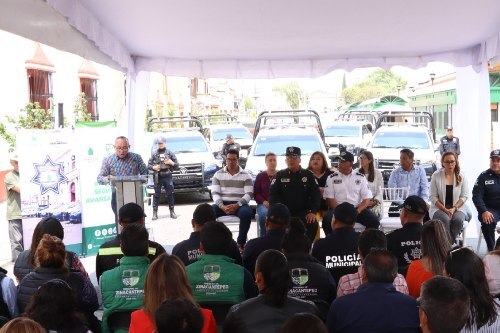 Entrega alcalde de Zinacantepec, 6 nuevas patrullas para reforzar la seguridad